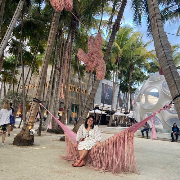 Meet your Posher, Emelda - Picture 1 of 5